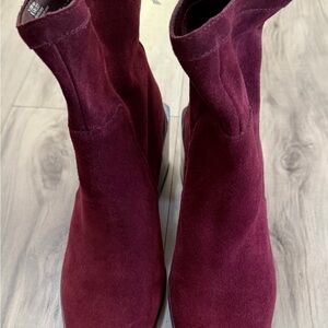 Vince Camuto Elegant Burgundy Women's Boots